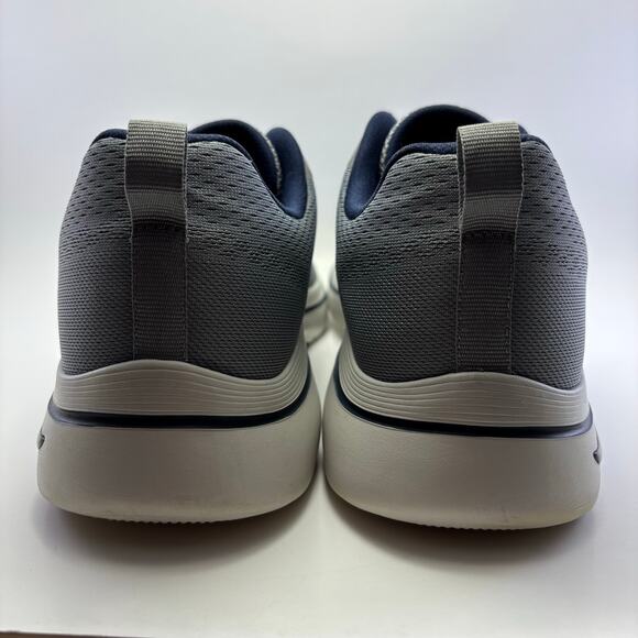 SKECHERS \